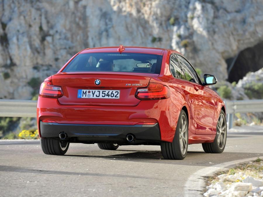  BMW M235i Coupe 2014 года  (фото 16 из 46)